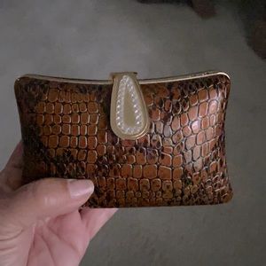 Darling clutch
